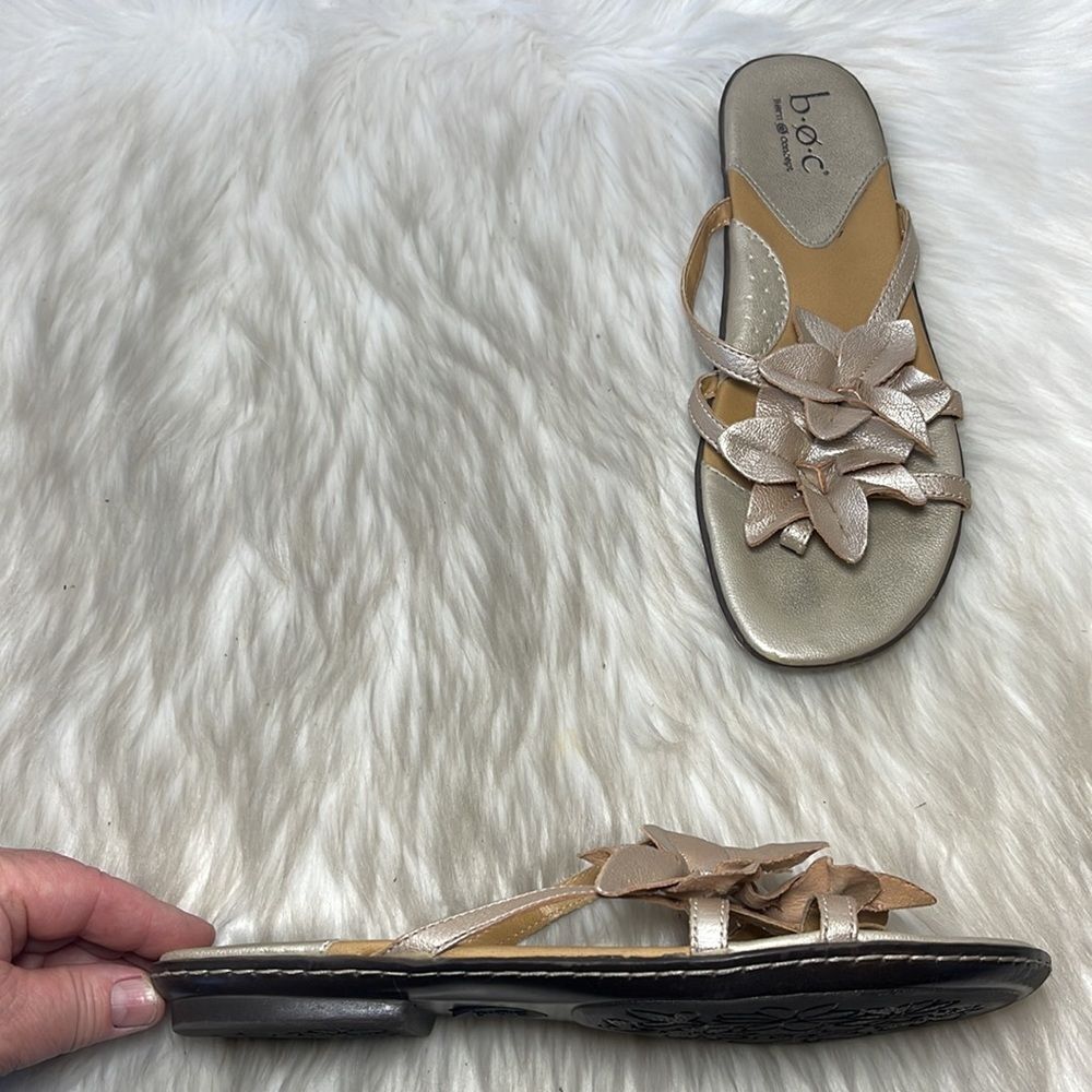 Born BOC‎ Champagne Floral Cutout Thong Sandals Sz 9
